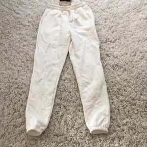 TRENDY WHITE JOGGERS